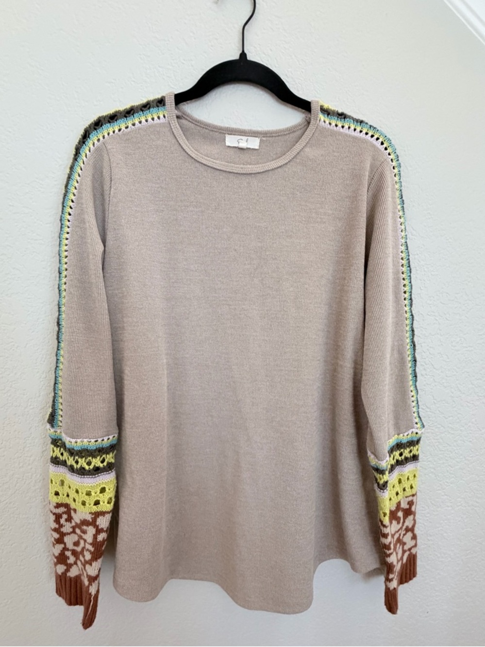 Easel crochet sleeve sweater